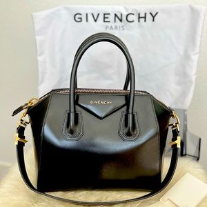 Givenchy Antigona bag in Glazed Calfskin Leather - Black Antigona bag in Small